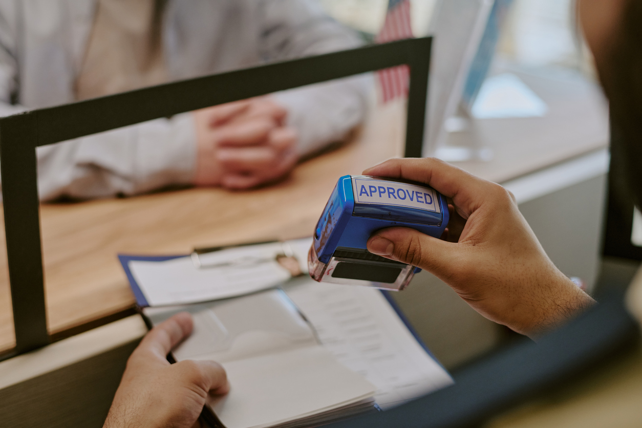 Fim de uma era: Europa vai substituir carimbo de passaporte por sistema eletrônico