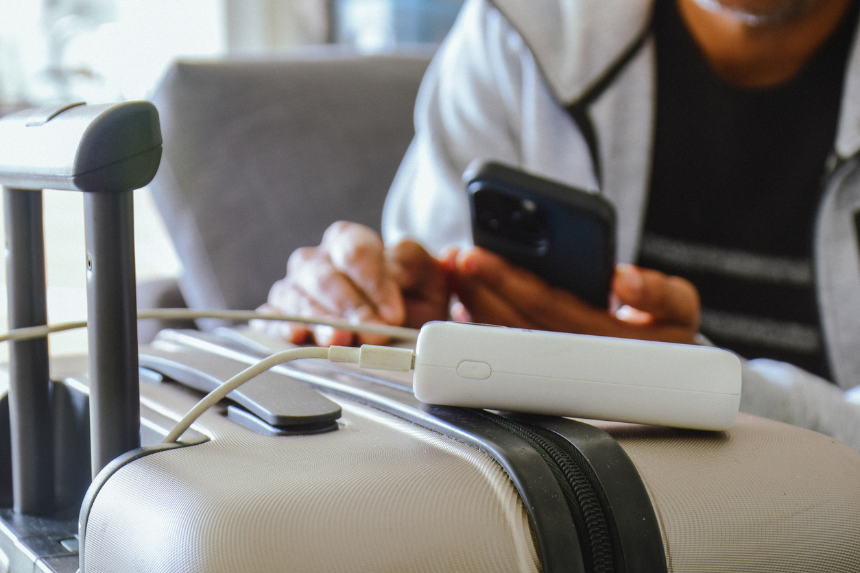 Anac proíbe uso de power banks durante voos no Brasil