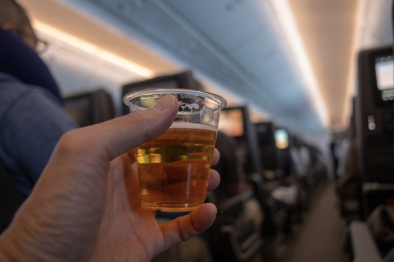 Happy hour a bordo na Azul: 36 mil cervejas servidas e clientes satisfeitos
