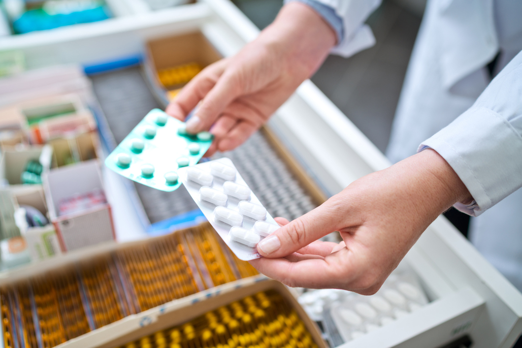 Fique atento! Medicamentos comuns no Brasil podem ser proibidos no exterior