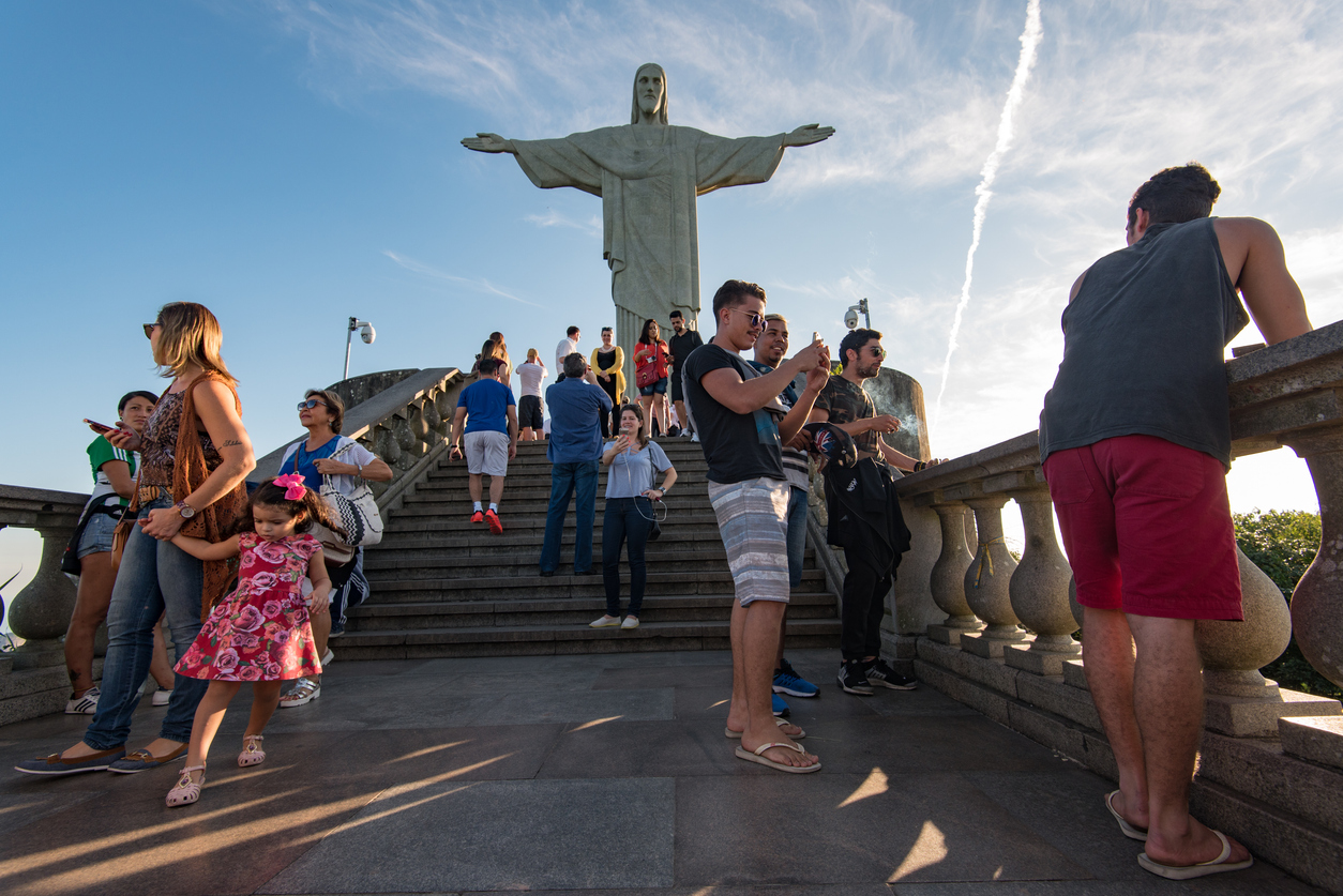 Brasil bate recorde histórico e recebe 9,2 milhões de turistas internacionais em 2025